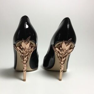 RALPH & RUSSO BLACK PATENT LEATHER EDEN PUMP SHOES